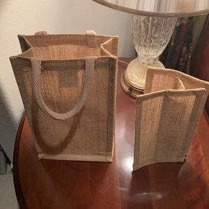 NWOT Burlap gift bag for drinks. Just INSERT SEPARATES WINE BOTTLES.